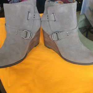 Lucky Brand Yisobel Taupe Suede Wedge Boots, Size 9.5M/39.5.